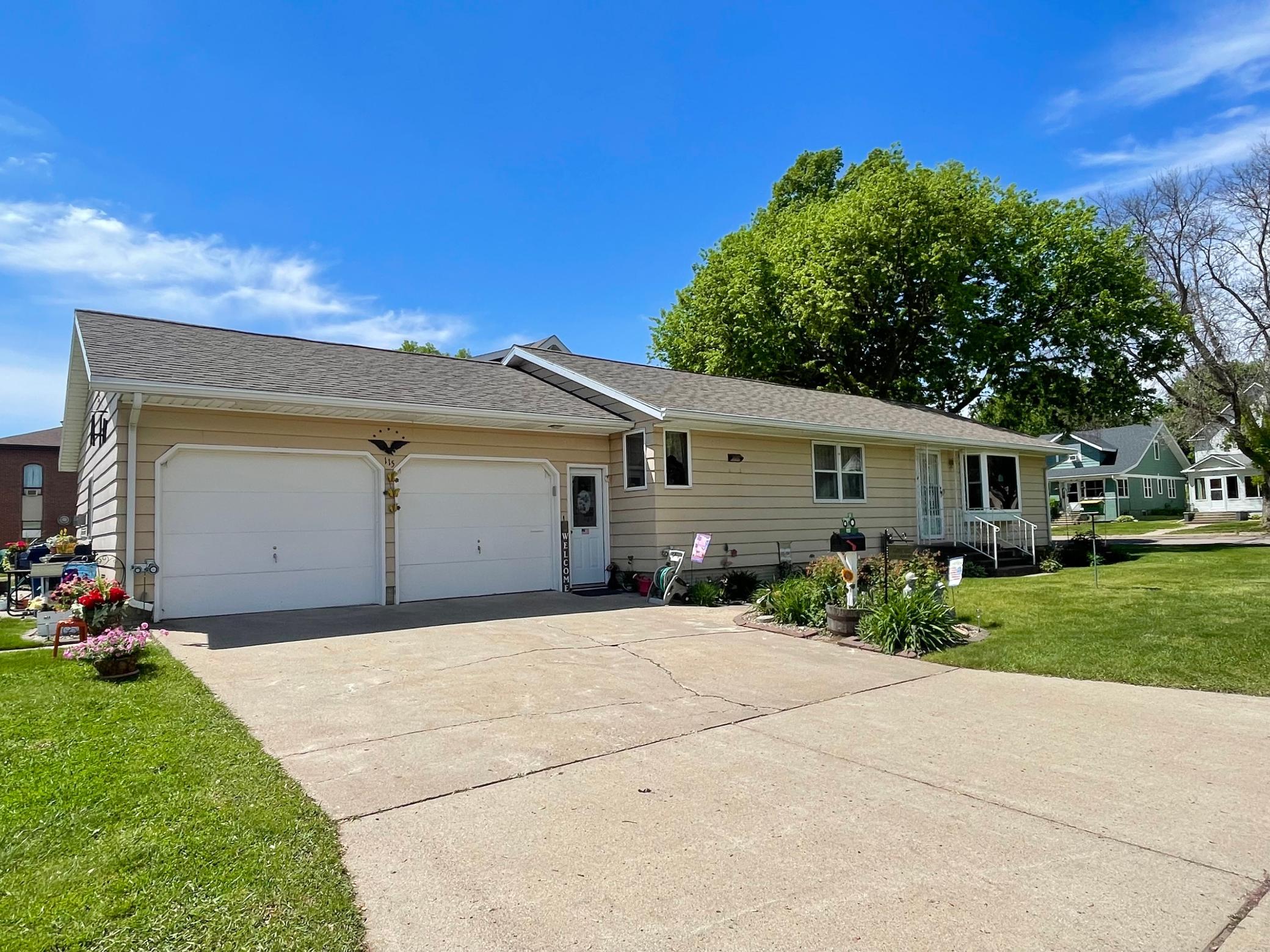 115 West Lincoln Street Springfield, MN 56087 - Photo 4 of 39