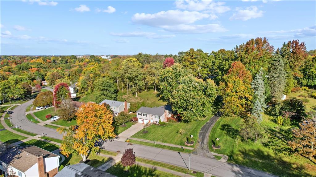 219 Baintree Road Coraopolis, PA 15108 - Photo 2 of 25 Situated in the lovely Bunker Hill Estate neighborhood just minutes from Moon High and RMU