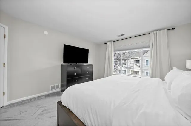 $2,900 | 861 Pheasant Trail, Unit 861, St. Charles, IL 60174