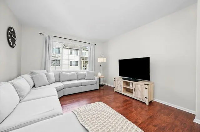 $2,900 | 861 Pheasant Trail, Unit 861, St. Charles, IL 60174