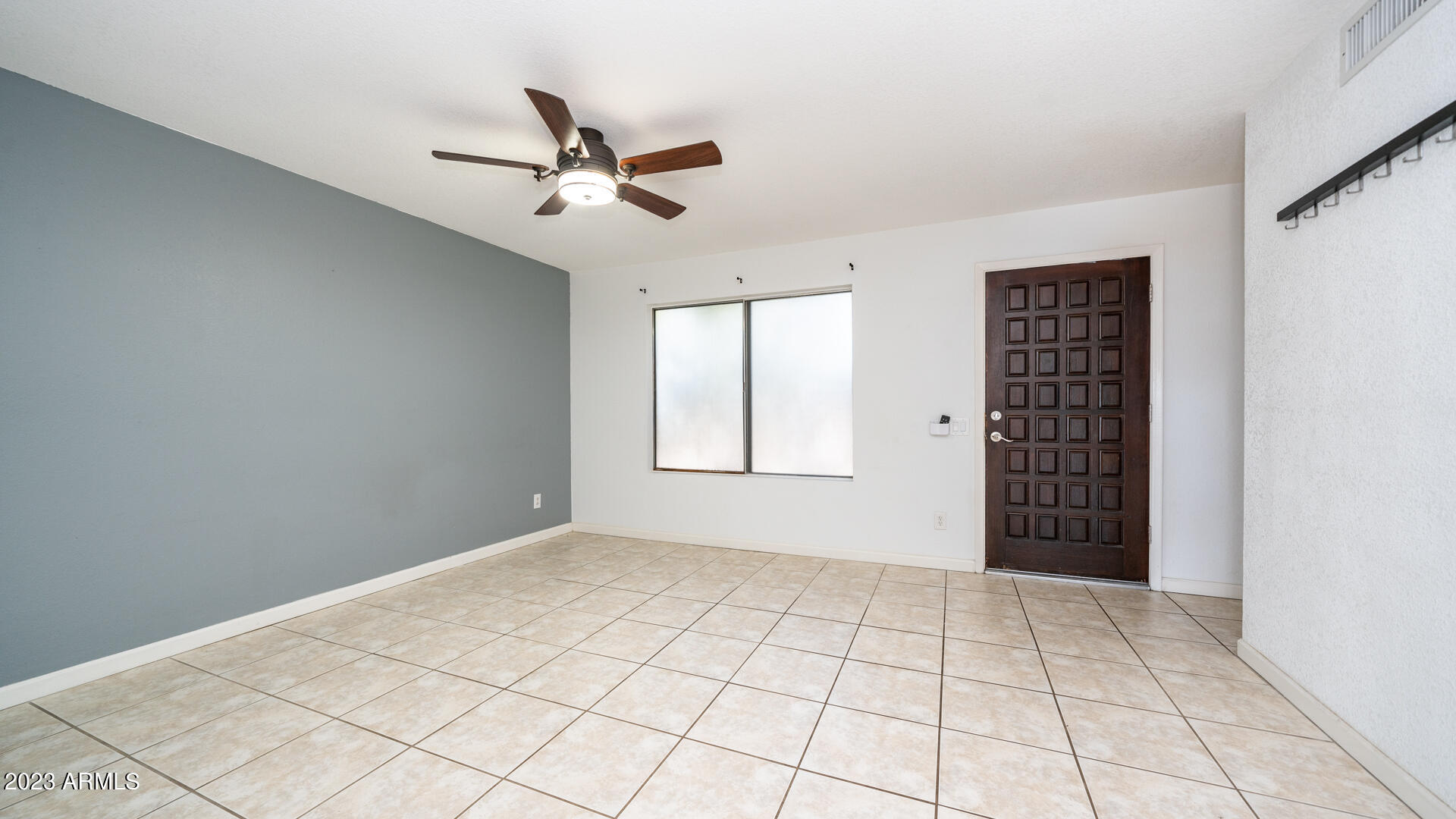 1717 East Grandview Road Phoenix, AZ 85022 - Photo 5 of 27 1717 E Grandview Rd-5
