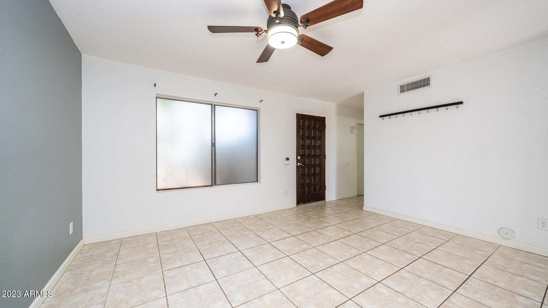 1717 East Grandview Road Phoenix, AZ 85022 - Photo 6 of 27 1717 E Grandview Rd-6