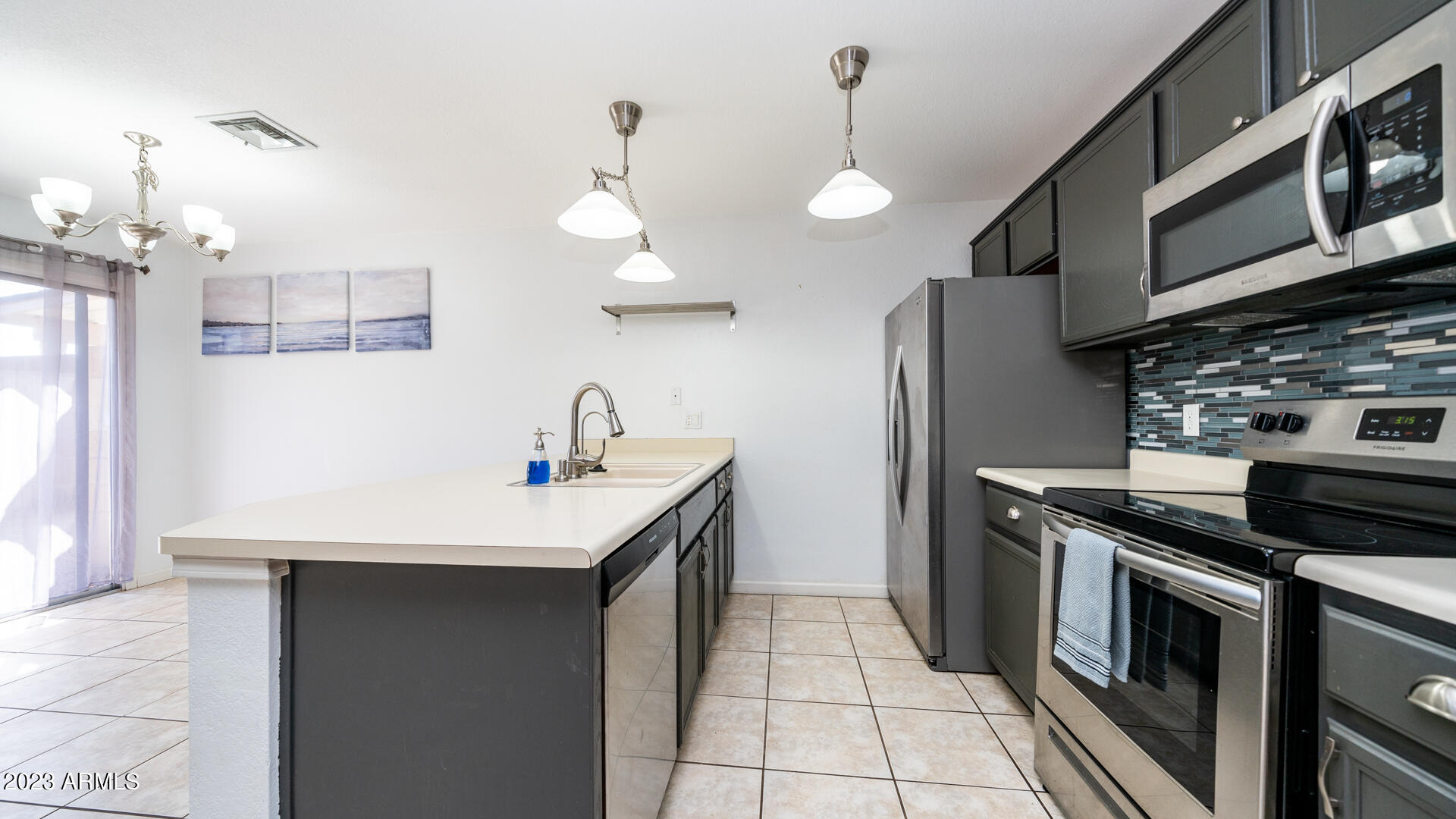 1717 East Grandview Road Phoenix, AZ 85022 - Photo 7 of 27 1717 E Grandview Rd-7