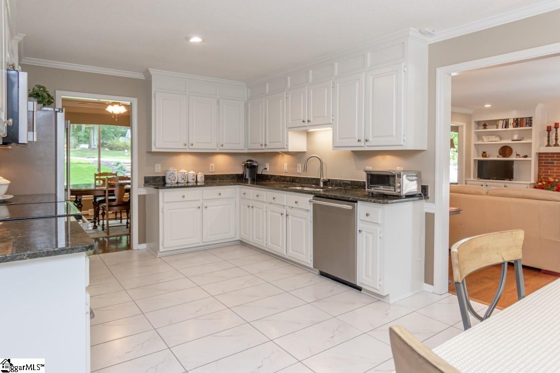 300 Quail Run Circle Fountain Inn, SC 29644 - Photo 12 of 32 Gallery Image 12