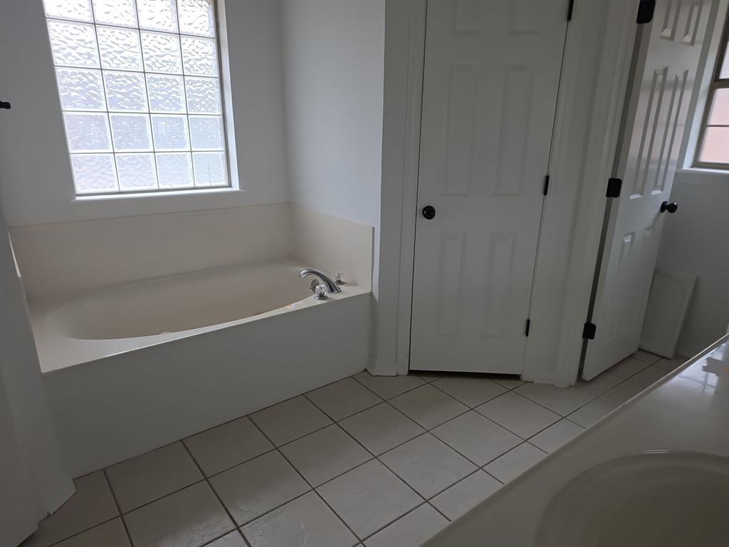3120 Stockwell Road Bossier City, LA 71111 - Photo 9 of 12 Bathroom