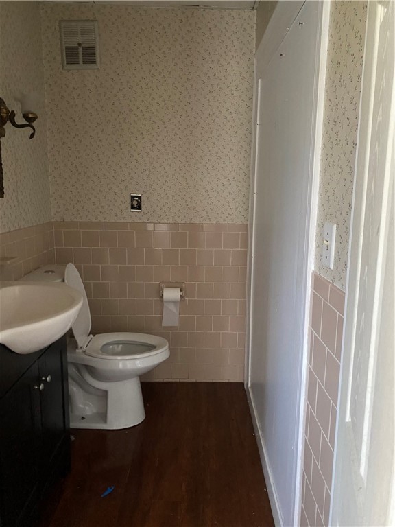 367 Prospect Street Woonsocket, RI 02895 - Photo 32 of 39 half bath, 2 floor