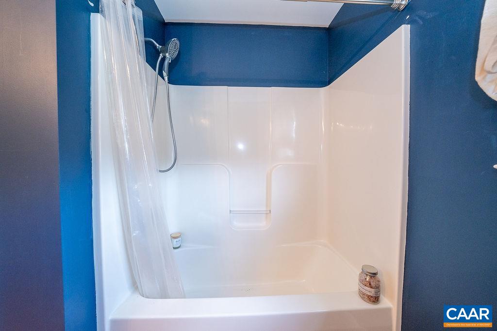 60 Pine Ridge Road Faber, VA 22938 - Photo 54 of 74 a bathroom with a bathtub