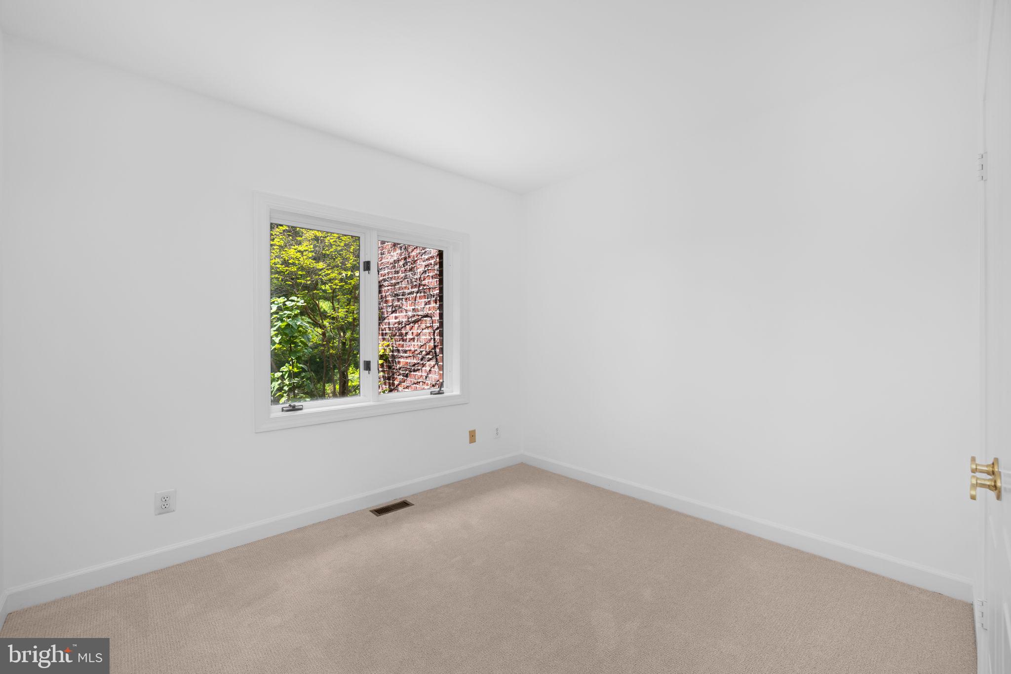 4018 Chancery Court Northwest Washington, DC 20007 - Photo 32 of 43 an empty room with a window