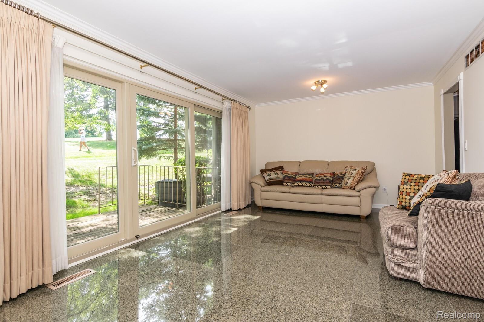 771 Oak Brook Ridge Drive Rochester, MI 48307 - Photo 11 of 21 11_DSC_7836_mls.jpg