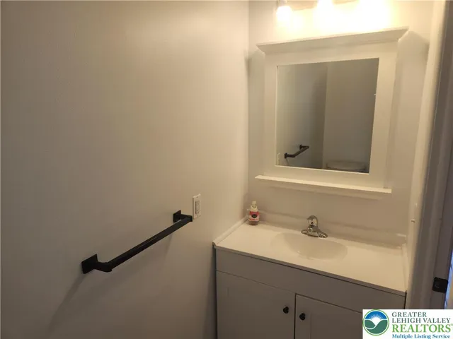 $1,695 | 2827 West 28th Street, Northampton, PA 18067