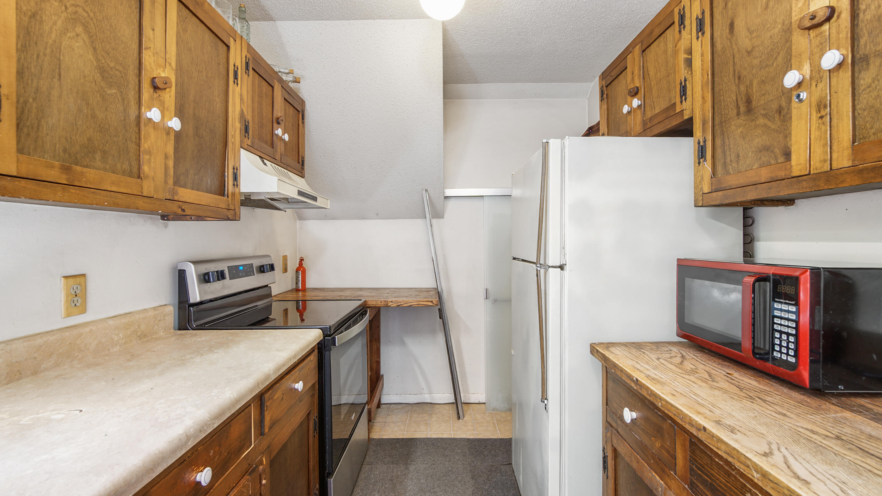 402 Miles Martin Road DeFuniak Springs, FL 32435 - Photo 11 of 31 a kitchen with stainless steel appliances granite countertop a refrigerator and a stove