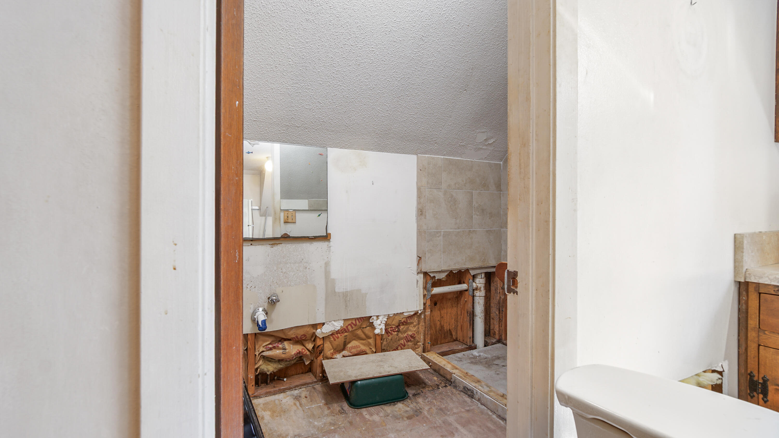 402 Miles Martin Road DeFuniak Springs, FL 32435 - Photo 13 of 31 view of living room with furniture and mirror