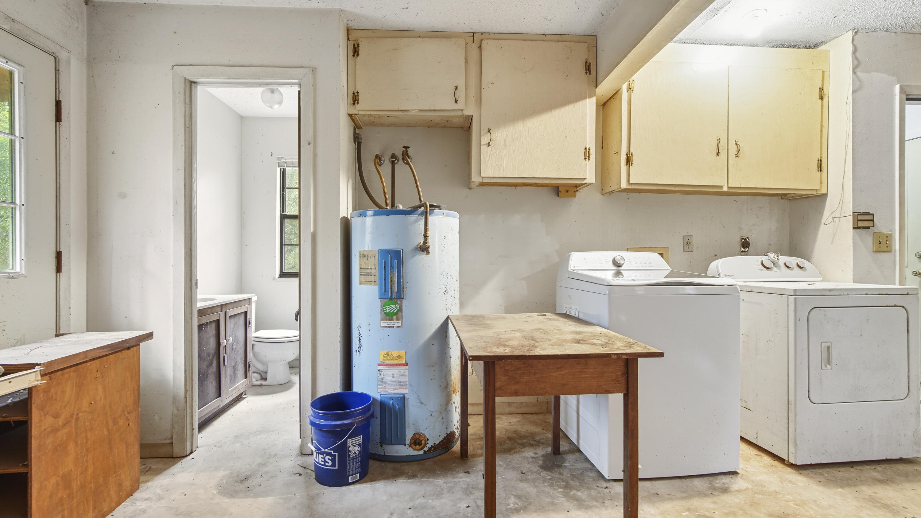 402 Miles Martin Road DeFuniak Springs, FL 32435 - Photo 16 of 31 a view of kitchen with furniture and wooden floor