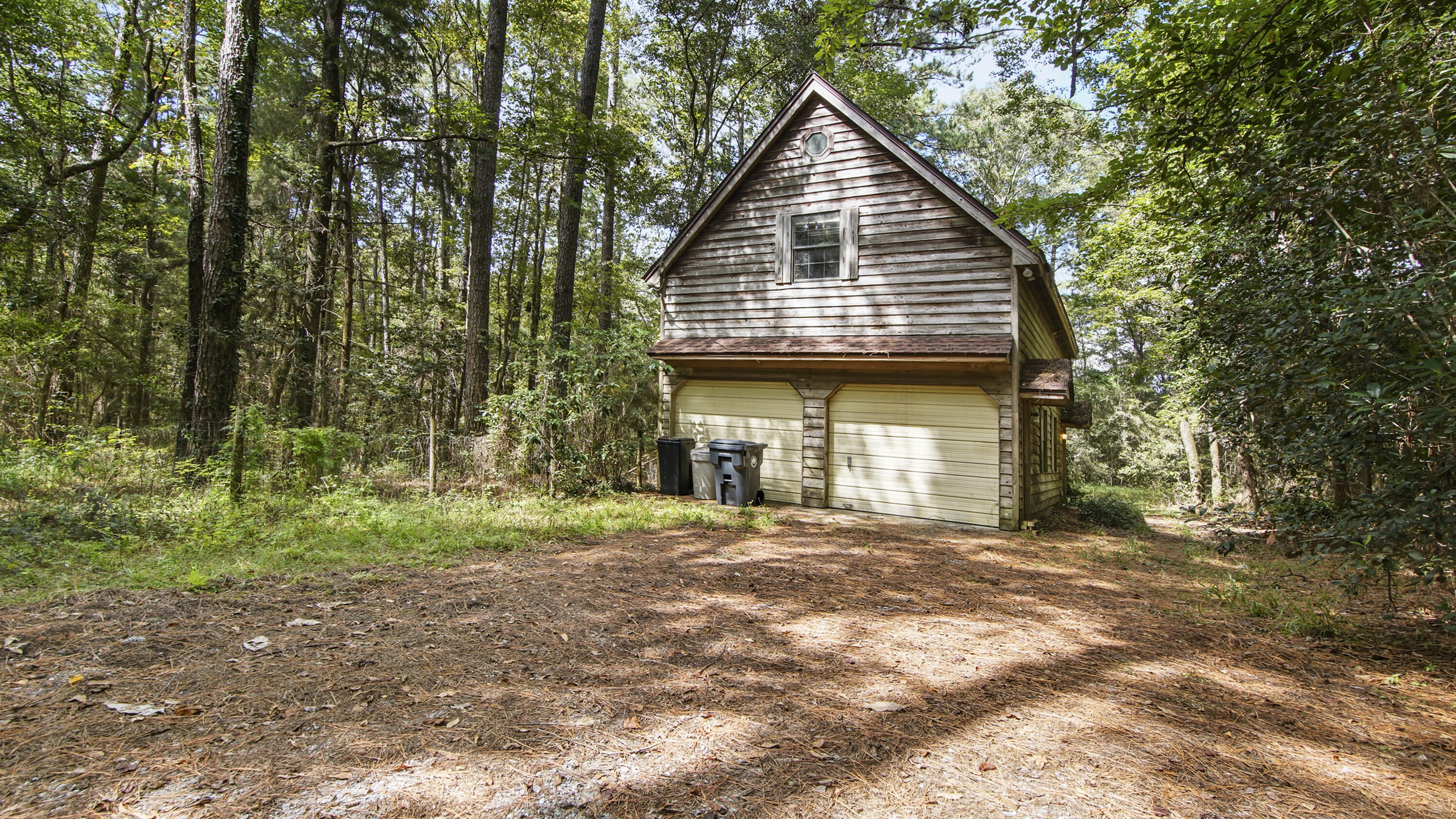 402 Miles Martin Road DeFuniak Springs, FL 32435 - Photo 3 of 31 a front view of a house with a garden