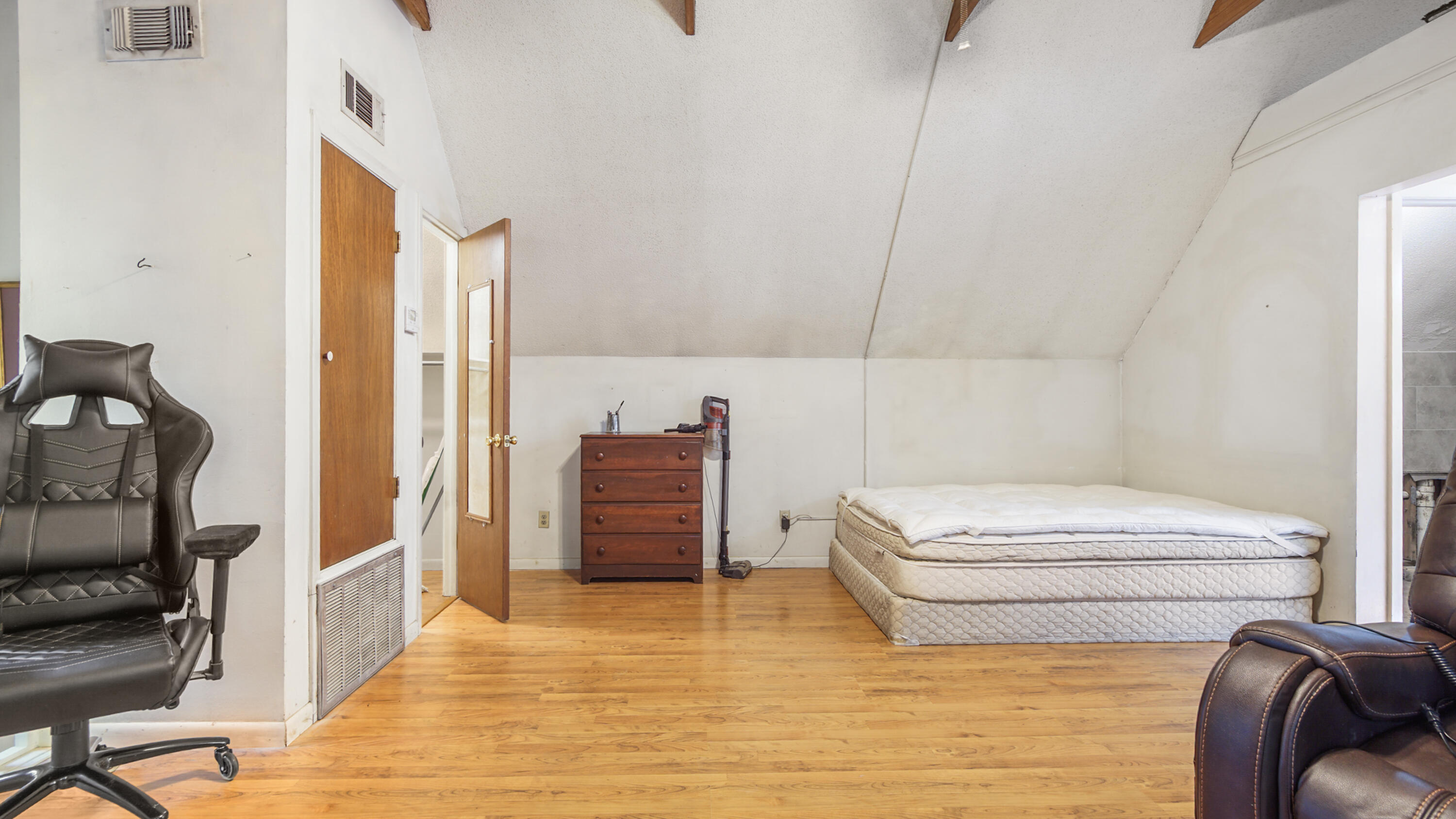 402 Miles Martin Road DeFuniak Springs, FL 32435 - Photo 8 of 31 a bathroom with a bathtub and a sink
