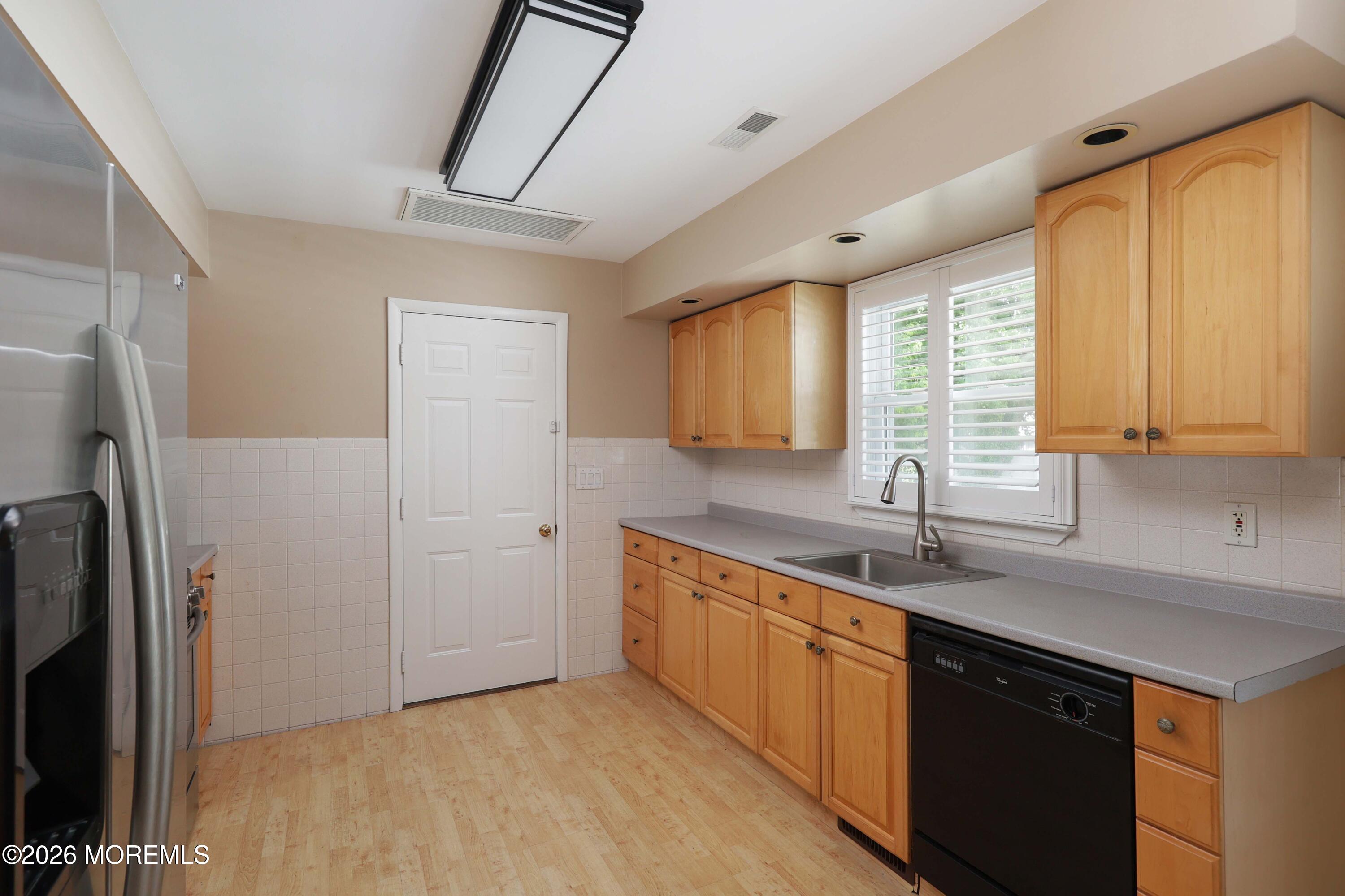 112 Minturn Road Toms River, NJ 08753 - Photo 12 of 30 10