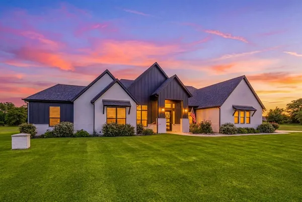 $898,000 | 2016 Sonora Way, Poolville, TX 76487