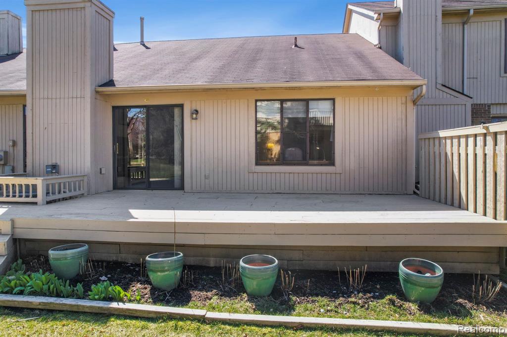 589 Tennyson Rochester Hills, MI 48307 - Photo 23 of 31