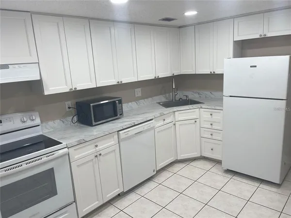 $2,300 | 851 Bayway Boulevard, Unit 103, Clearwater Beach, FL 33767