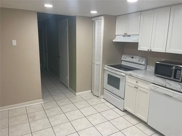 $2,300 | 851 Bayway Boulevard, Unit 103, Clearwater Beach, FL 33767