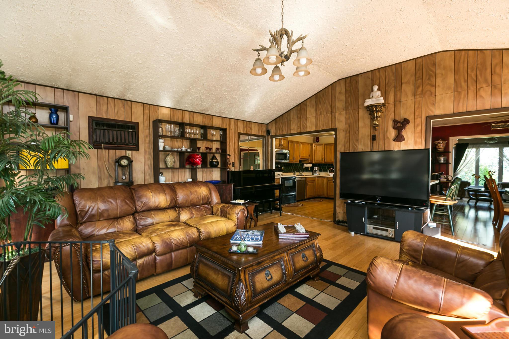 16573 Old Frederick Road Mount Airy, MD 21771 - Photo 5 of 30 Family Room