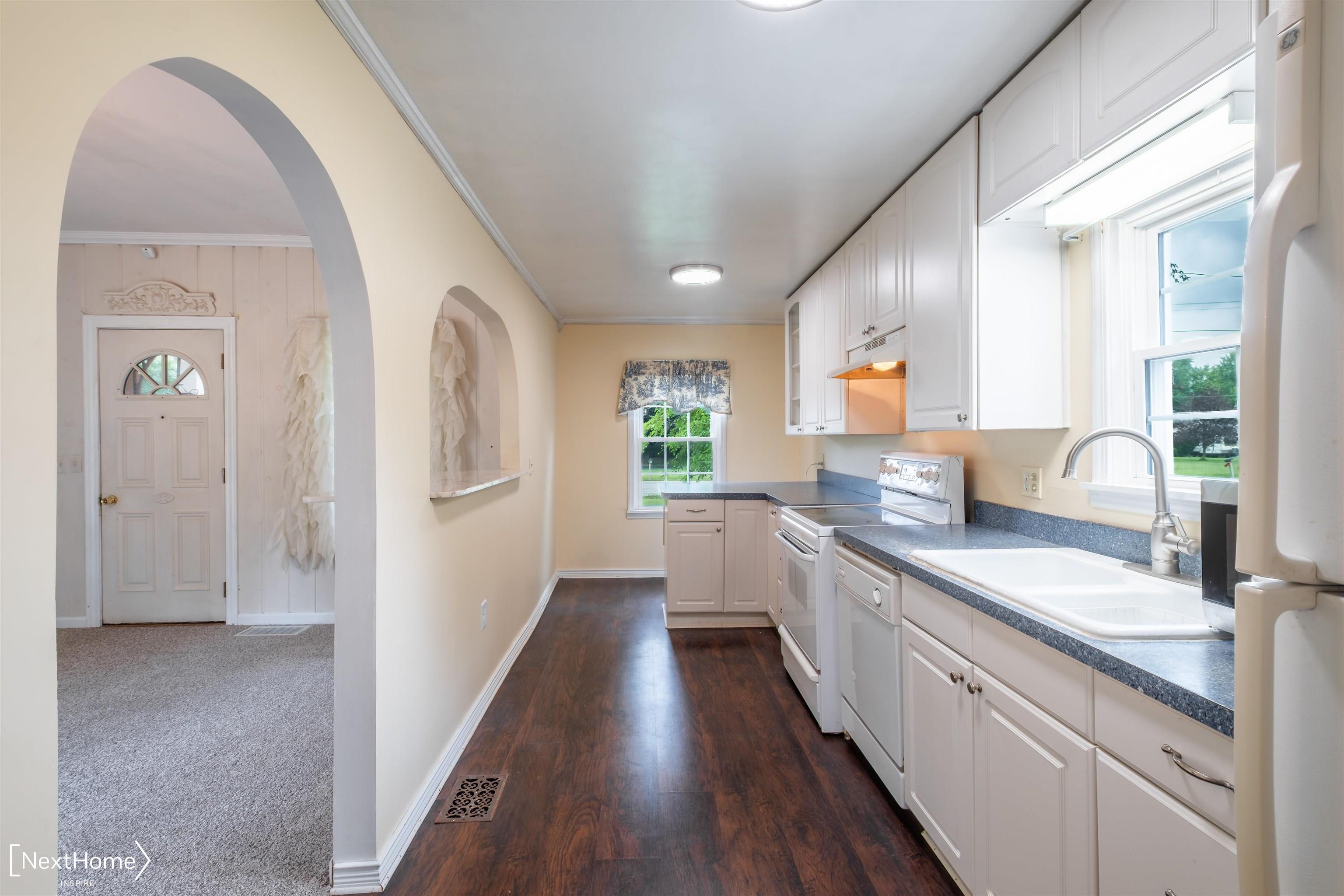 6144 East Atherton Road Burton, MI 48519 - Photo 5 of 32 50212957-2ffd551c-8193-4bd9-be10-86b91335cdf2.JPG