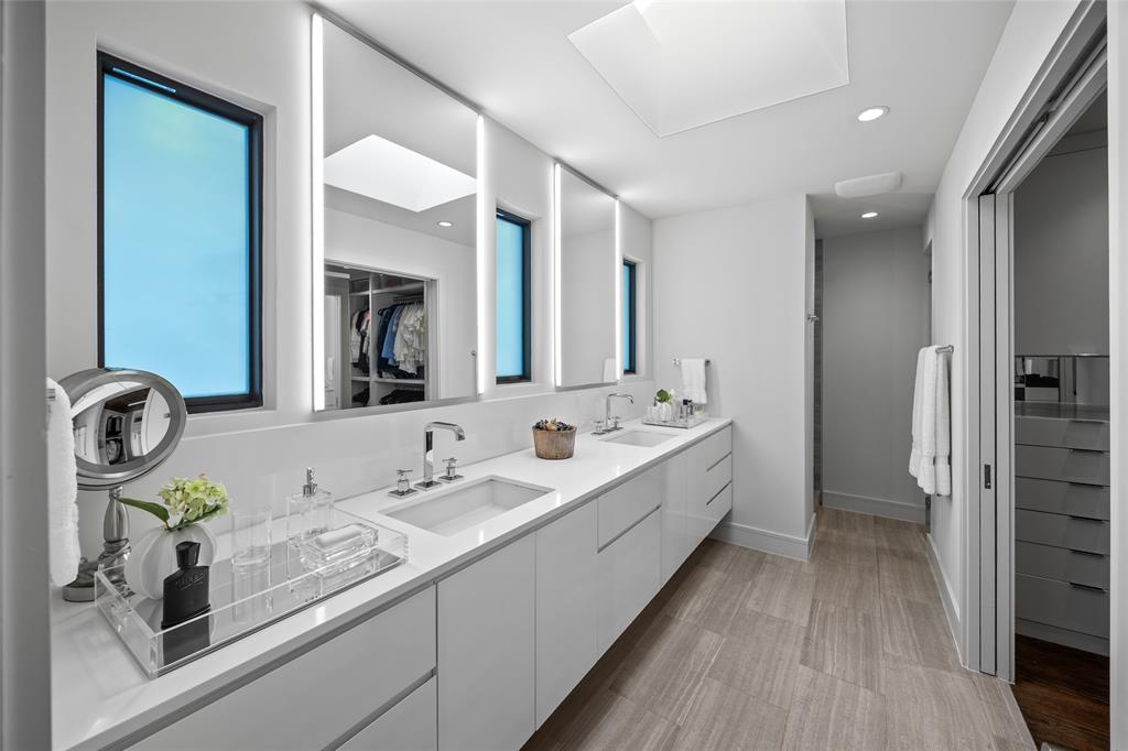 6027 Mimosa Lane Dallas, TX 75230 - Photo 14 of 28 Primary Bath