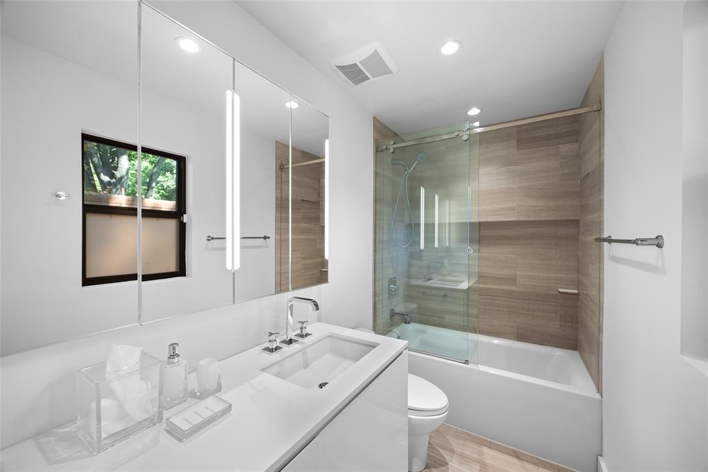 6027 Mimosa Lane Dallas, TX 75230 - Photo 18 of 28 Guest Bath 1, Lower Floor