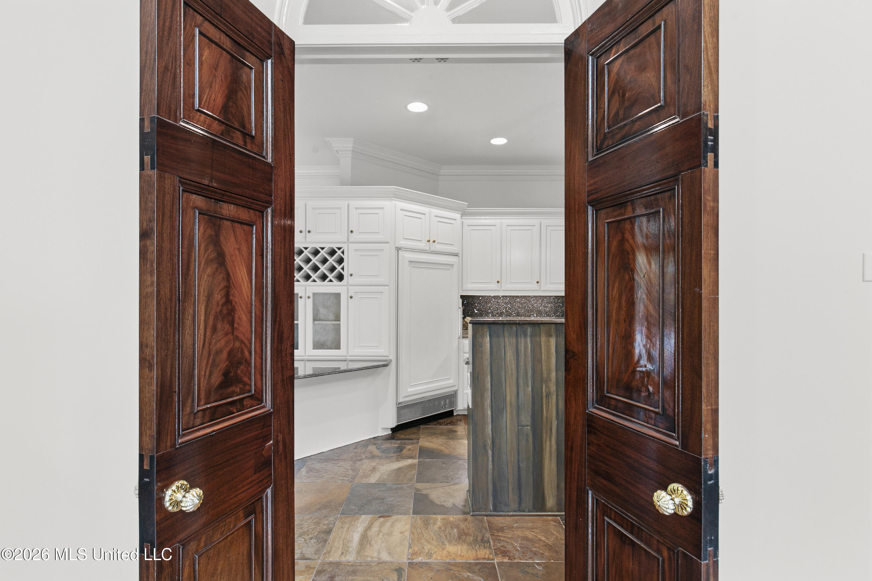 133 Overlook Pointe Drive Ridgeland, MS 39157 - Photo 12 of 93 Foyer/Kitchen Entry