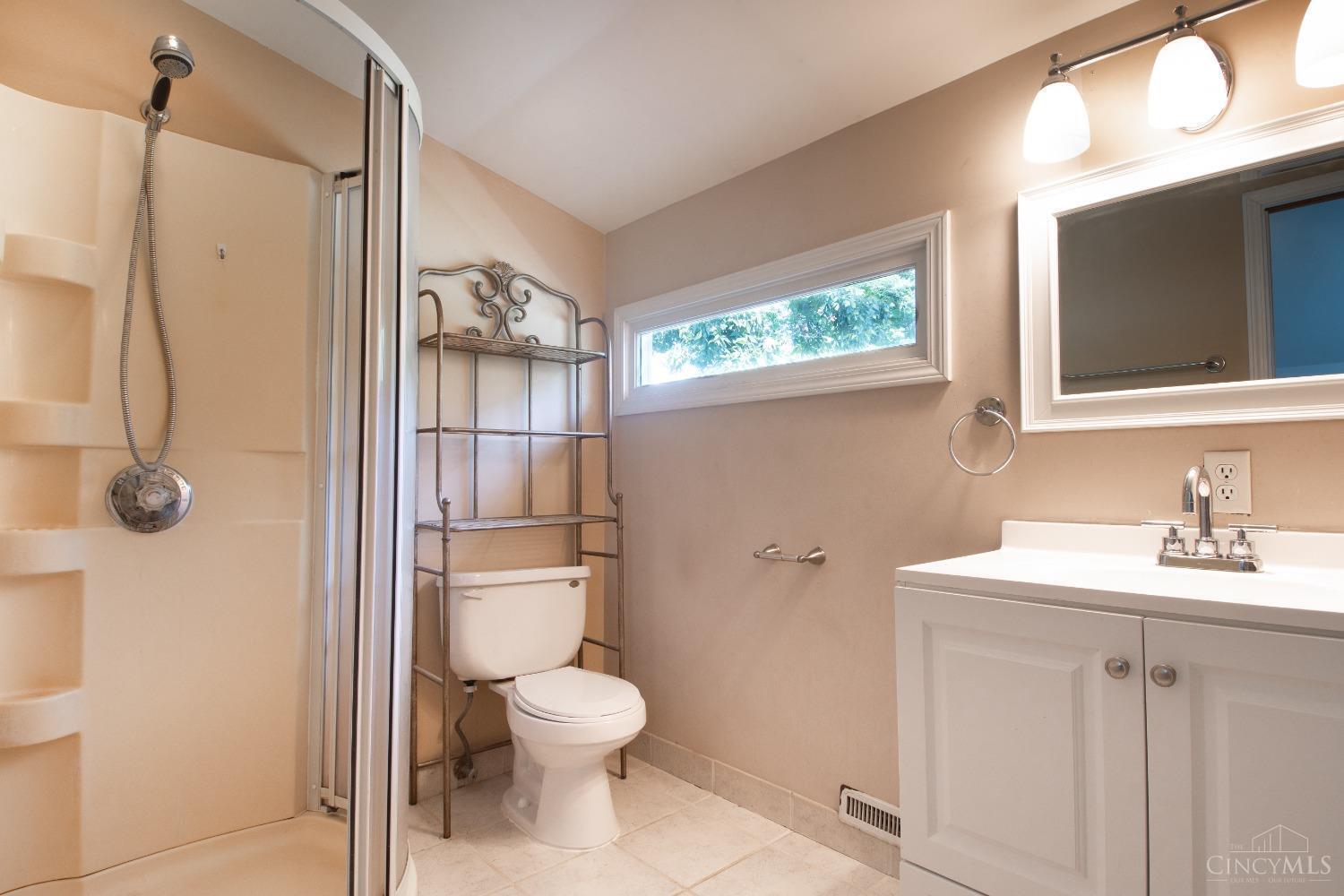 3826 Bennett Road Cincinnati, OH 45245 - Photo 14 of 17 Gallery Image 14