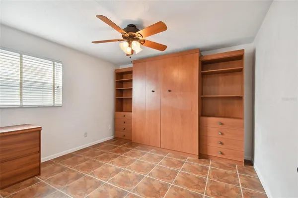a view of livingroom with furniture