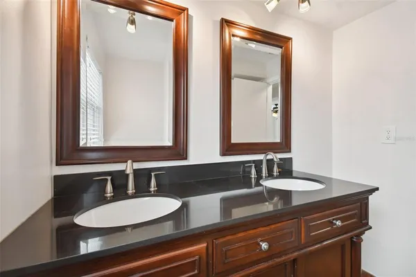 a view of a livingroom with furniture and a ceiling fan