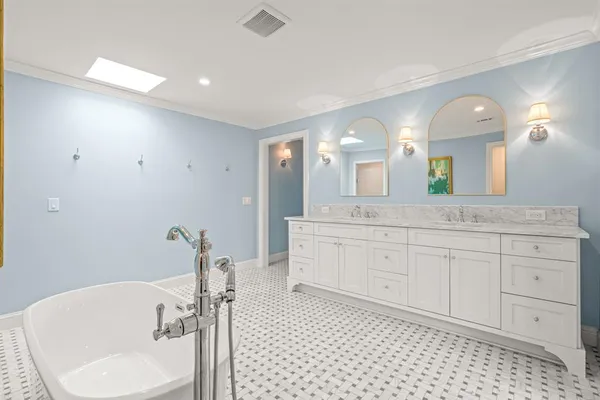 $2,125,000 | 508 North Bailey Avenue, Fort Worth, TX 76107