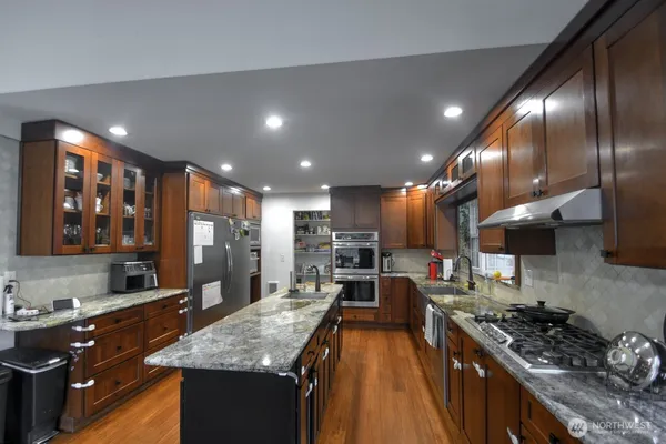 $725,000 | 14640 164th Lane Southeast, Rainier, WA 98576