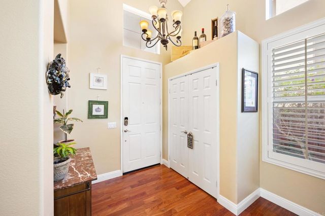 a view of entryway with livingroom