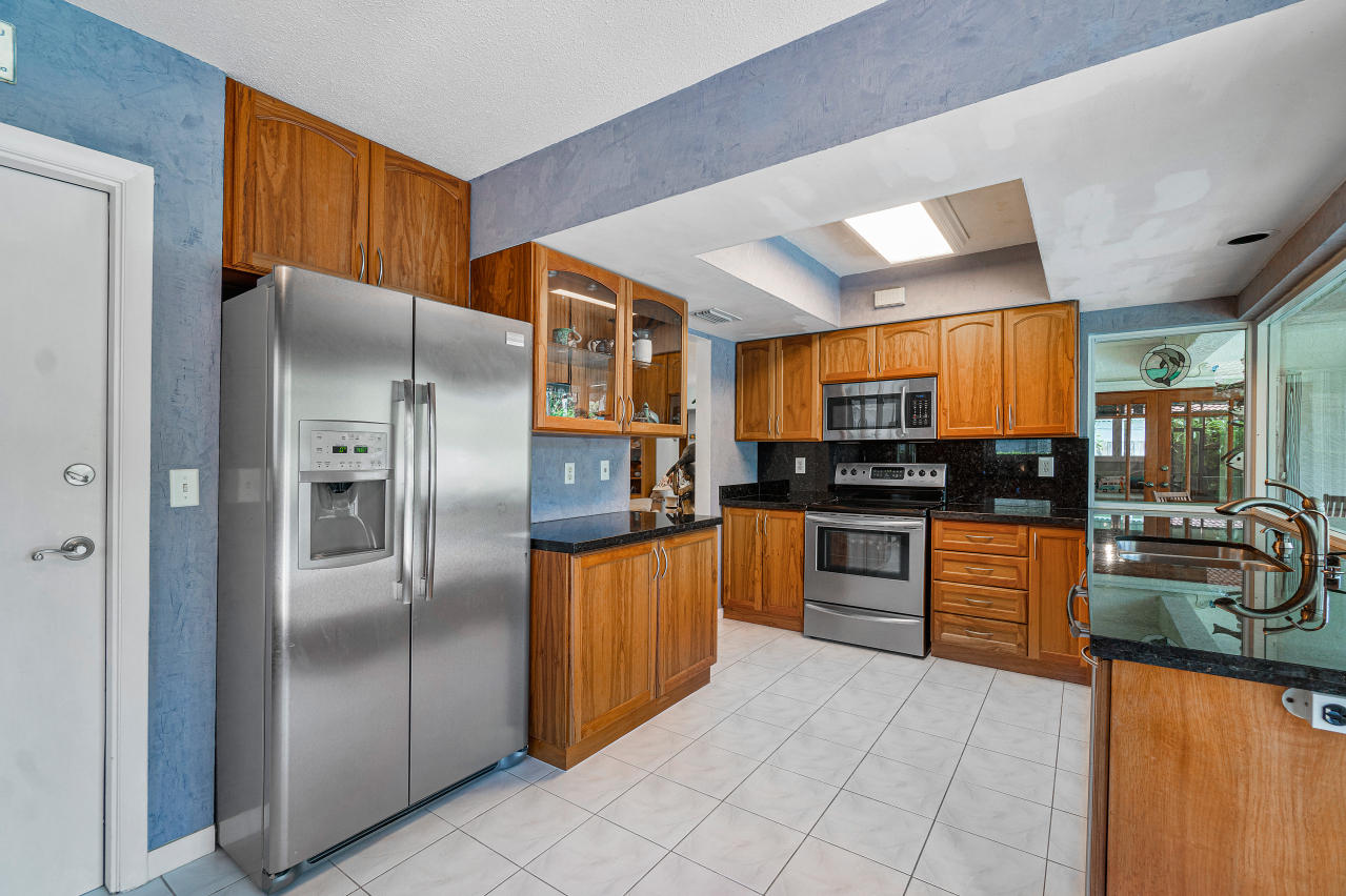 825 Periwinkle Street Boca Raton, FL 33486 - Photo 11 of 37 015-825PeriwinkleStreet-BocaRaton-FL-334