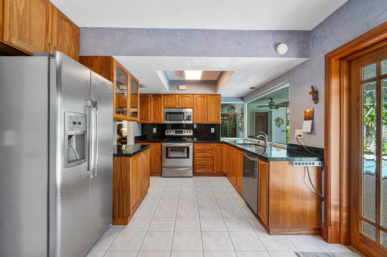 825 Periwinkle Street Boca Raton, FL 33486 - Photo 12 of 37 014-825PeriwinkleStreet-BocaRaton-FL-334