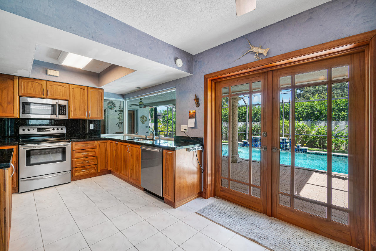 825 Periwinkle Street Boca Raton, FL 33486 - Photo 15 of 37 013-825PeriwinkleStreet-BocaRaton-FL-334