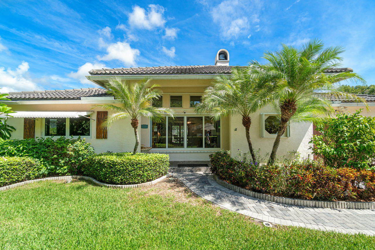 825 Periwinkle Street Boca Raton, FL 33486 - Photo 2 of 37 Front view