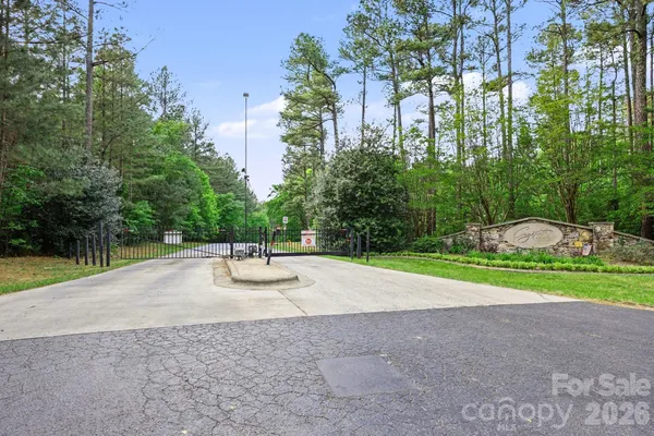 a view of a backyard with fountain