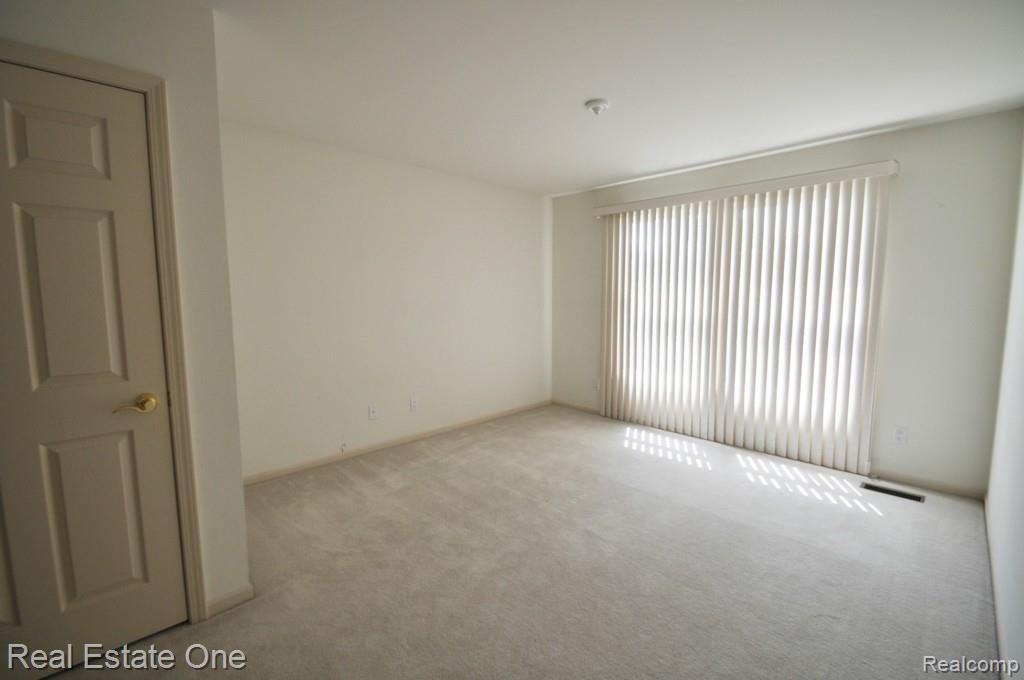 2395 Andover Boulevard Rochester, MI 48306 - Photo 25 of 30 25.jpg