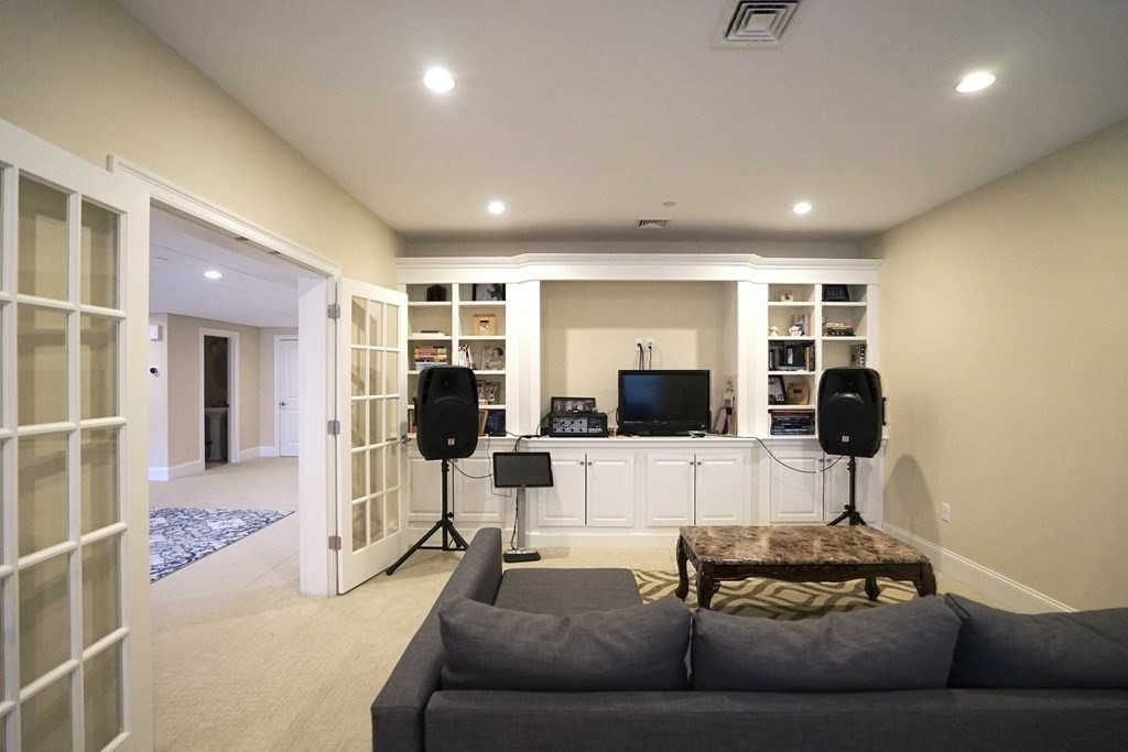 8 Graystone Circle Winchester, MA 01890 - Photo 33 of 41