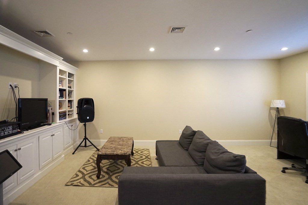 8 Graystone Circle Winchester, MA 01890 - Photo 35 of 41