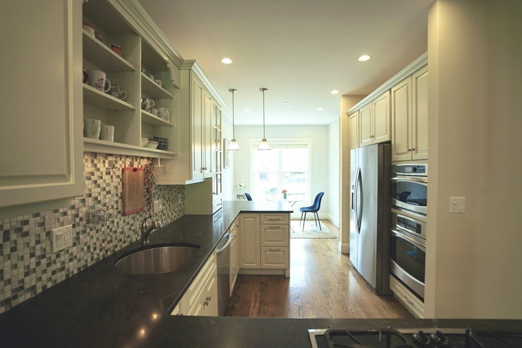 8 Graystone Circle Winchester, MA 01890 - Photo 6 of 41