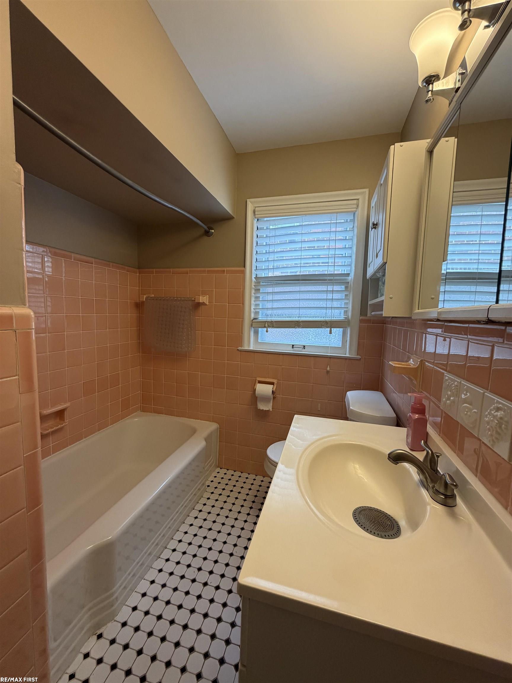 1992 Hawthorne Road Grosse Pointe, MI 48236 - Photo 10 of 14