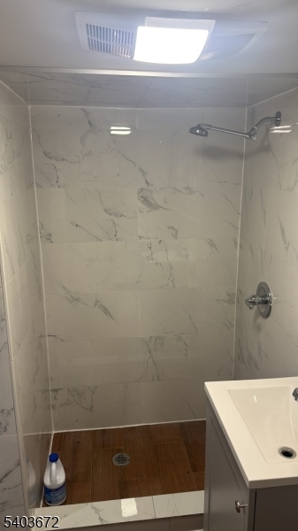 863 Lafayette Street Elizabeth, NJ 07201 - Photo 19 of 20 a bathroom with a shower