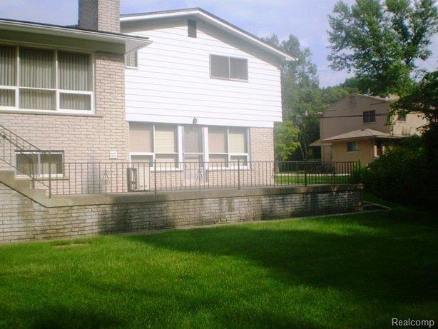 23405 Berg Road Southfield, MI 48033 - Photo 13 of 20 Second Patio off Family Room.JPG