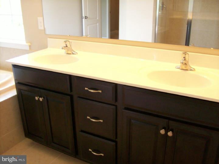 104 Windsor Road Mullica Hill, NJ 08062 - Photo 16 of 20 Master Bathroom
