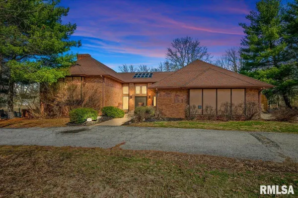 $549,900 | 2551 East Lake Shore Drive, Springfield, IL 62712