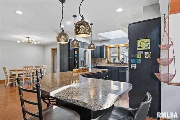 $549,900 | 2551 East Lake Shore Drive, Springfield, IL 62712